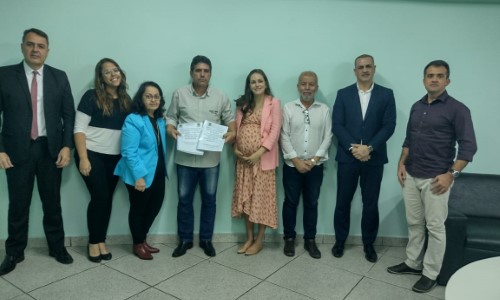 Membros da Comissão entregam Minutas ao Presidente da Câmara de VR, Sidney Dinho